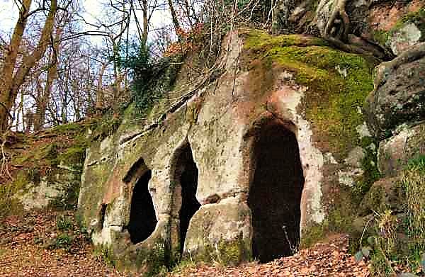 The Passing Tramp: Cave of Contemplation and Death: ECR Lorac's Death ...