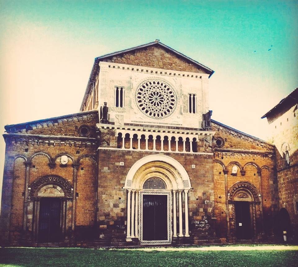 Il Colle e la Basilica di San Pietro a Tuscania Il Colle e la Basilica di San Pietro a Tuscania