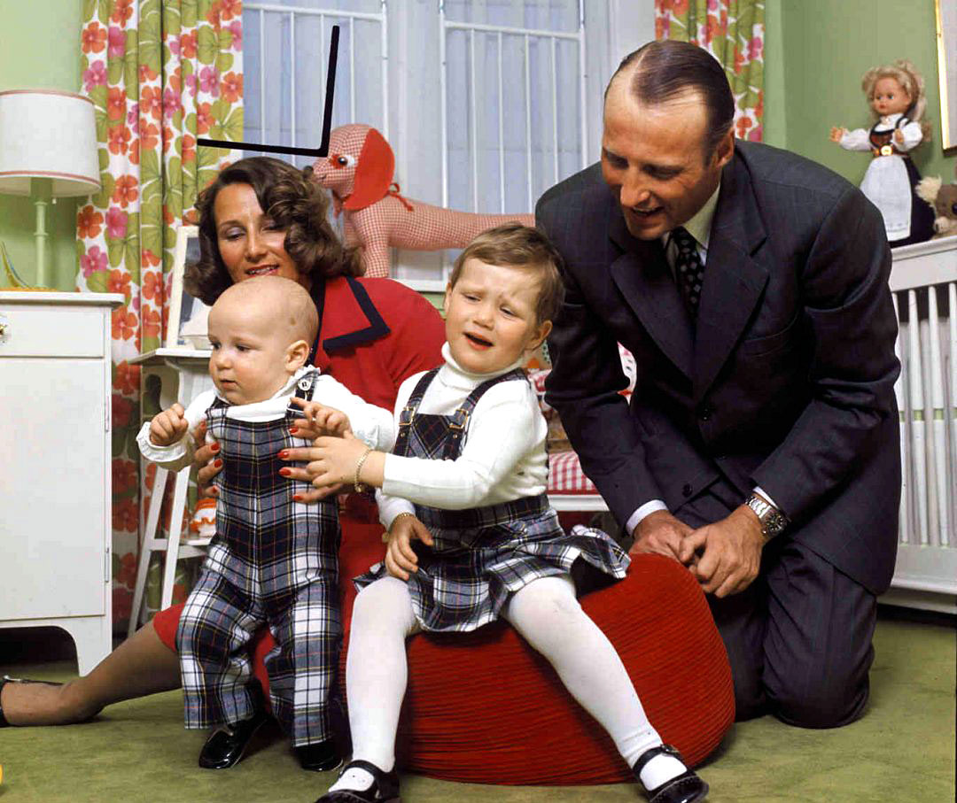 King-Harald-with-Children-Rolex-GMT.jpg