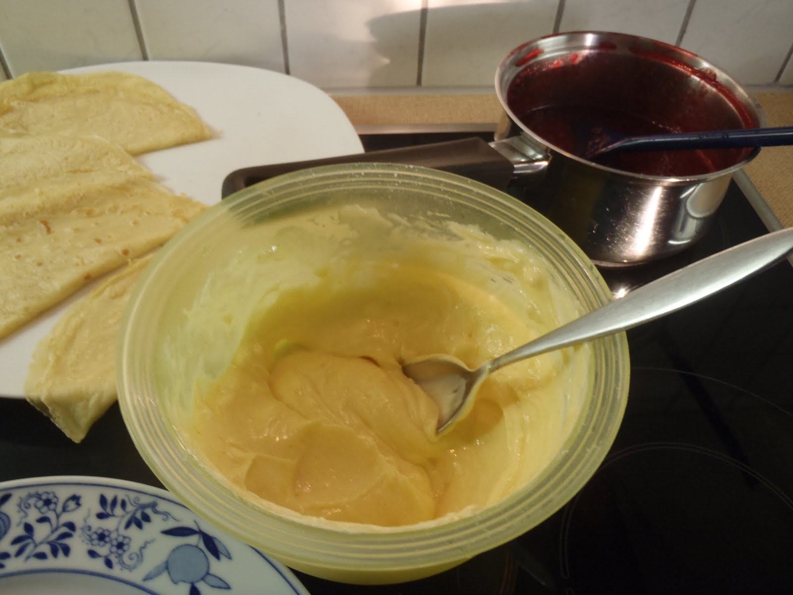 Liz&amp;#39;s Recipe Blog: Topfen Palatschinken mit selbstgemacht Himbeere Sauce