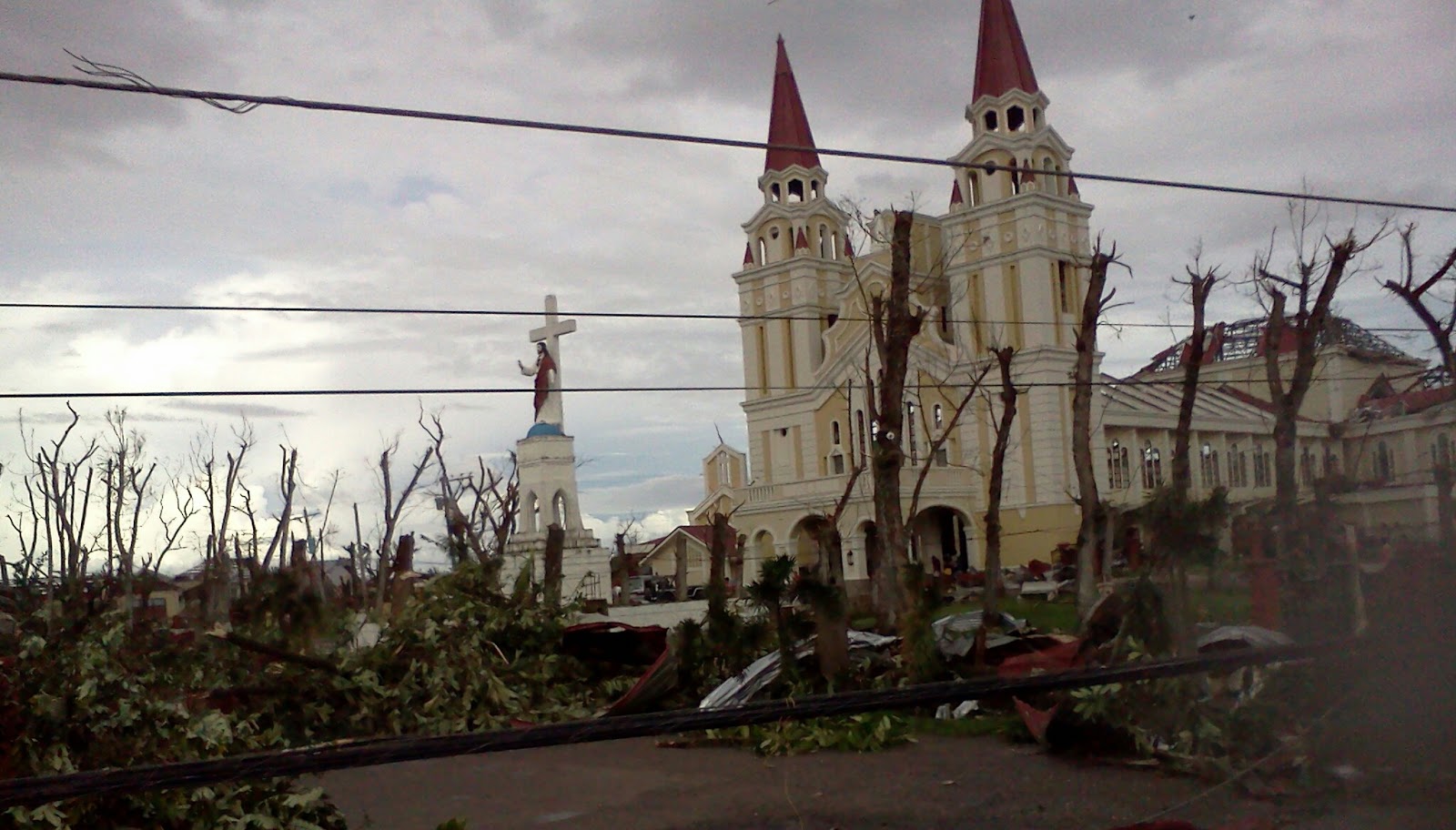 Tacloban Daily Photo The Palo Cathedral On November 8 2013 tacloban-daily-photo-the-palo-cathedral-on-november-8-2013