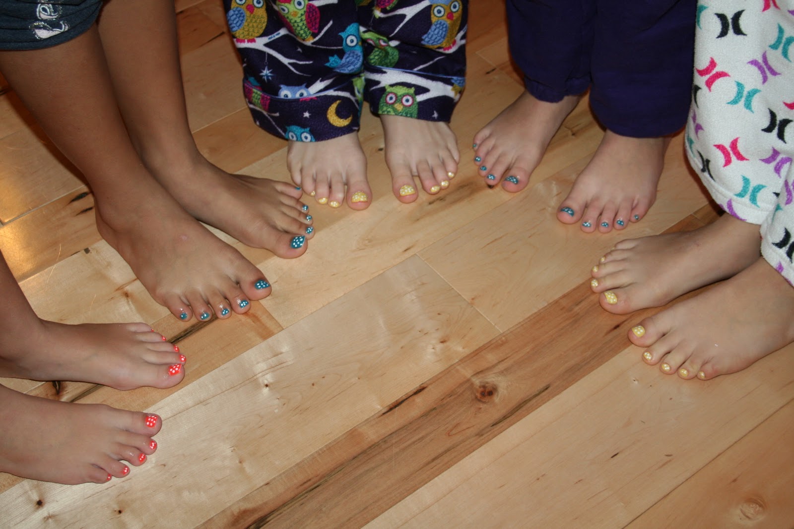Foot search. Барефутинг КИД. Kids Челленджер feet. Feet 3 дети. Детский foot feet.