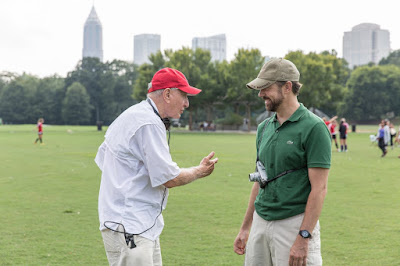 Garry Marshall and Jason Sudeikis on the set of Mother's Day