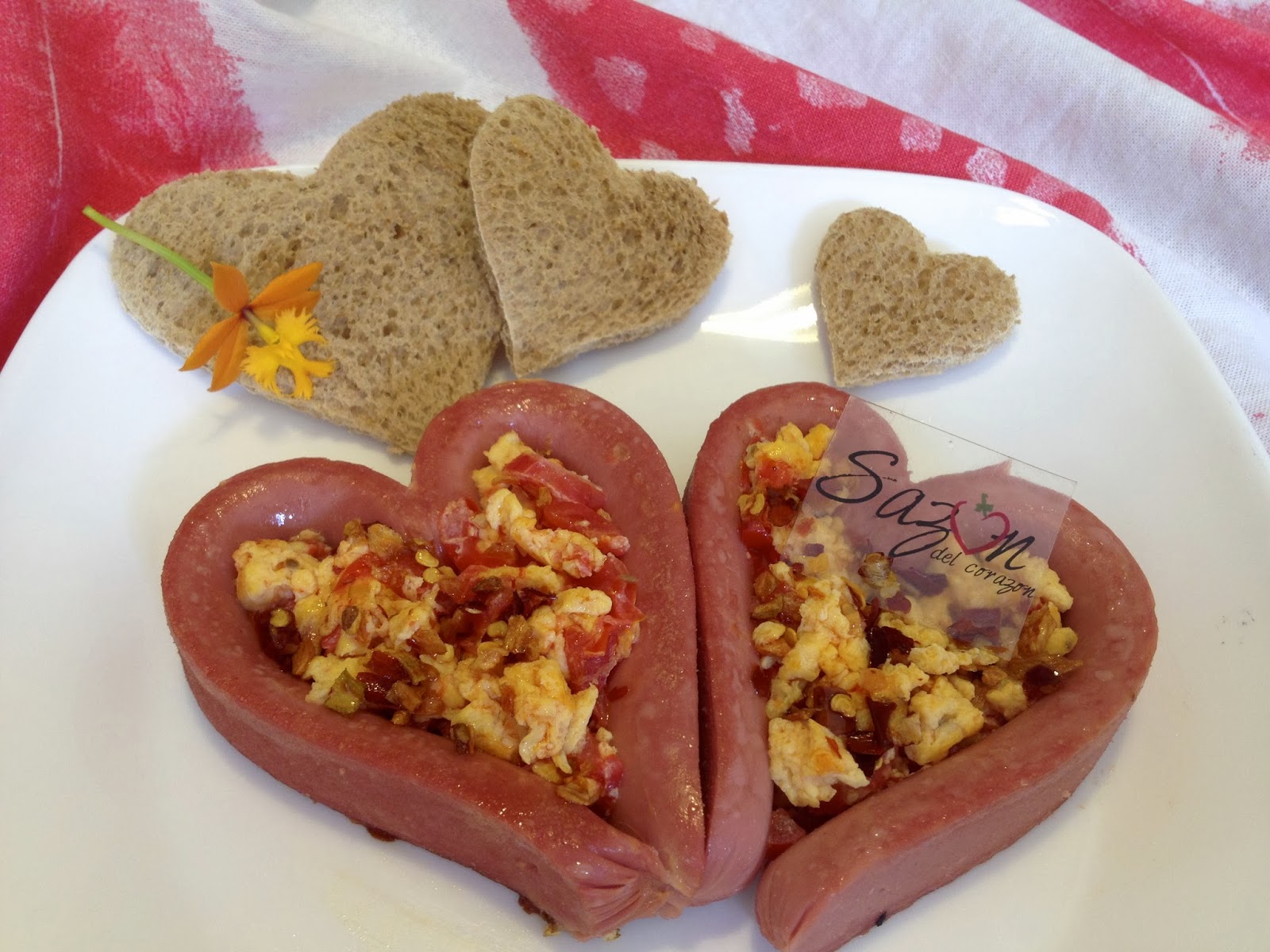 Sazón del corazón Huevo con salchicha
