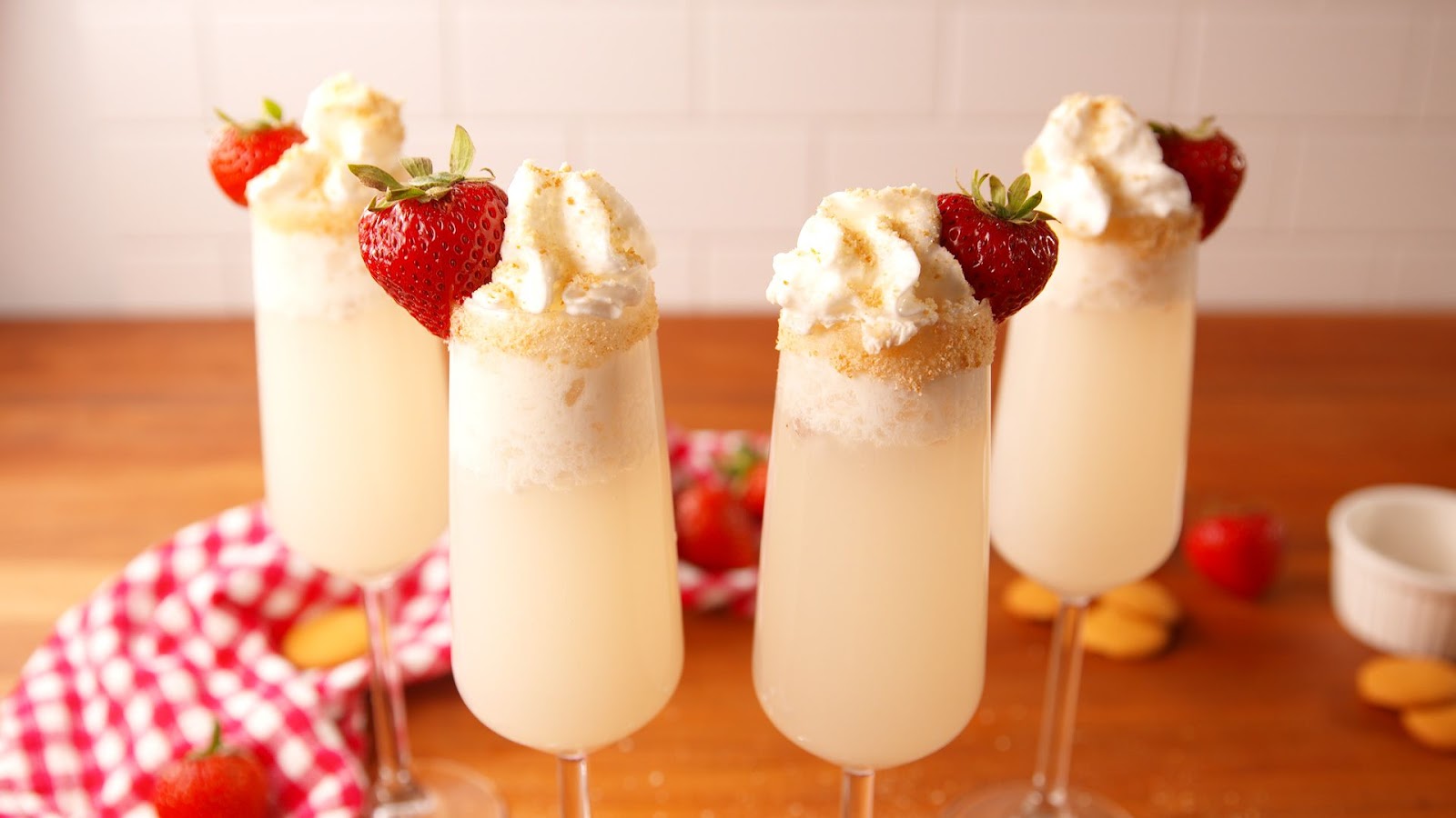 STRAWBERRY SHORTCAKE MIMOSA #strawberry #drink #party #mimosa #easy