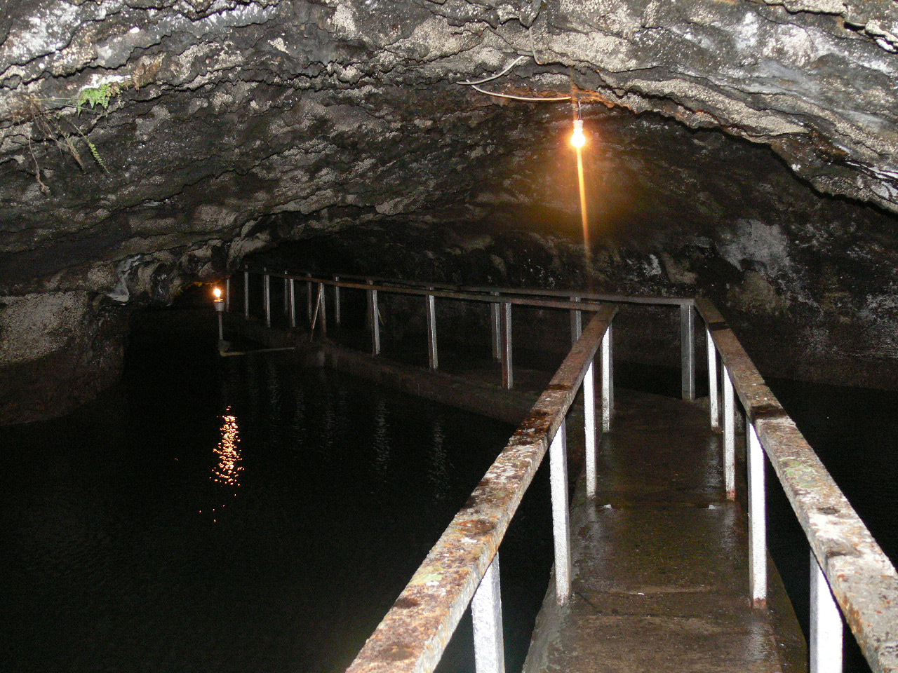 Generasi Menolak Tua: Obyek Wisata Gua Lawa