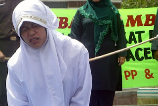 Oasis : (Gambar) perlaksanaan Hukum Hudud di Aceh 