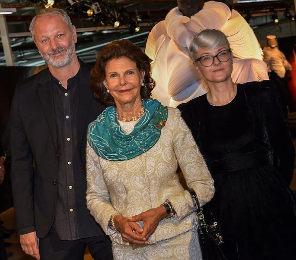 Queen Silvia at seminar on the subject of circus and inclusion and learn about the collaboration of disabled people in cultural projects, at the Chamaeleon Theater in Berlin, Queen wears dress