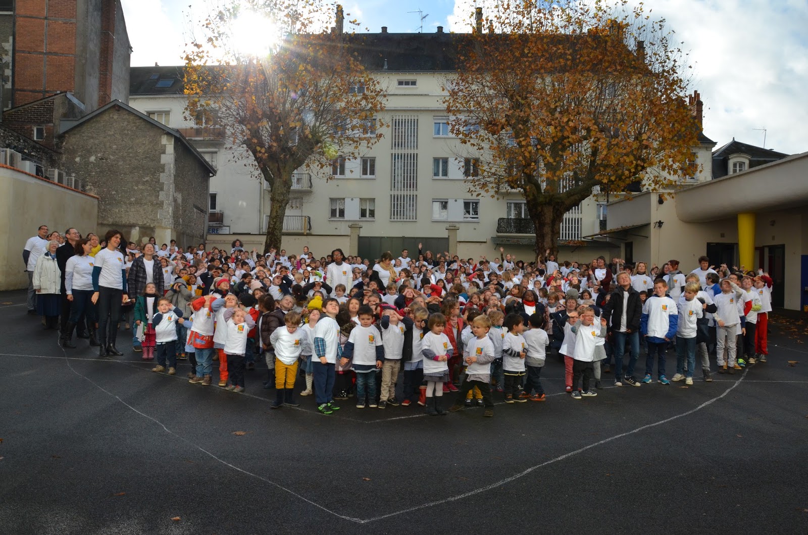 Le portail entr'ouvert