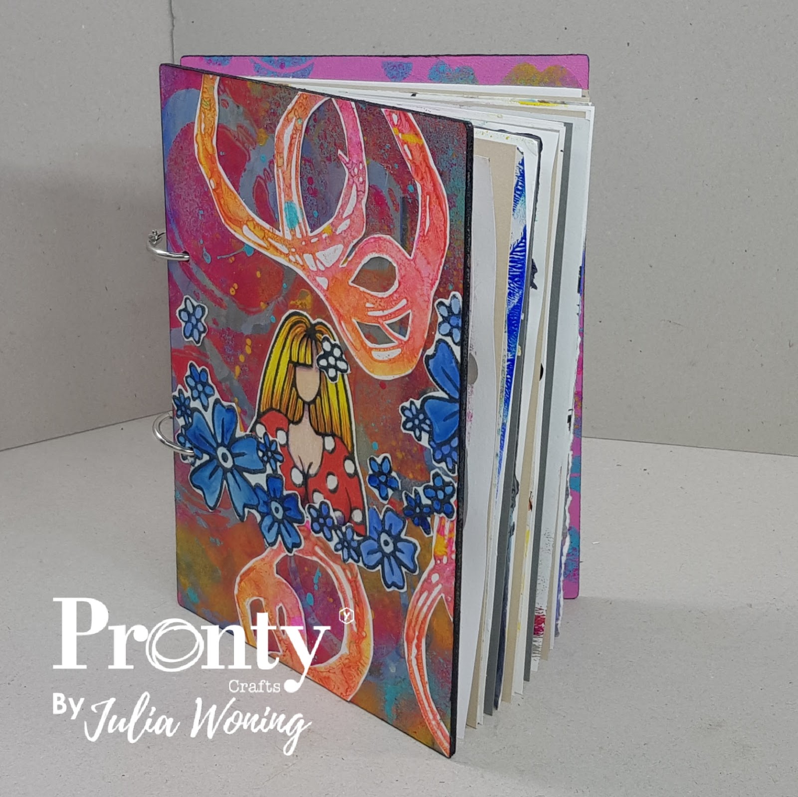 Pronty Crafts Creators Mdf album by Julia Woning