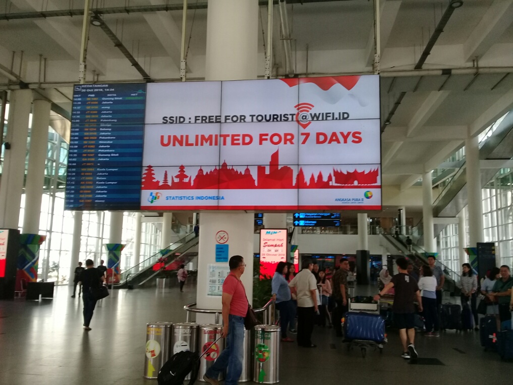 Pesawat Garuda Rute Jakarta Delay Penumpang 6 Jam Telantar Di Kna Metro Online