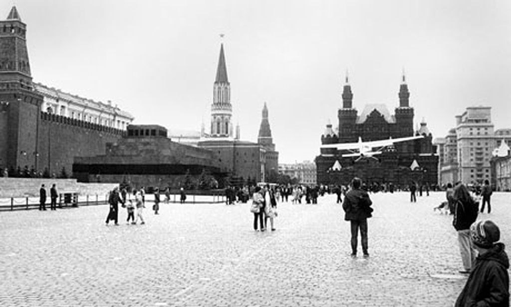 в какой праздник немец матиас руст посадил свой самолет возле красной площади. Смотреть фото в какой праздник немец матиас руст посадил свой самолет возле красной площади. Смотреть картинку в какой праздник немец матиас руст посадил свой самолет возле красной площади. Картинка про в какой праздник немец матиас руст посадил свой самолет возле красной площади. Фото в какой праздник немец матиас руст посадил свой самолет возле красной площади