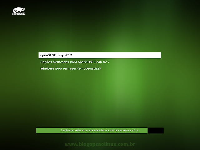 Tela do GRUB, mostrando o openSUSE Leap 42.2 e o Windows 10