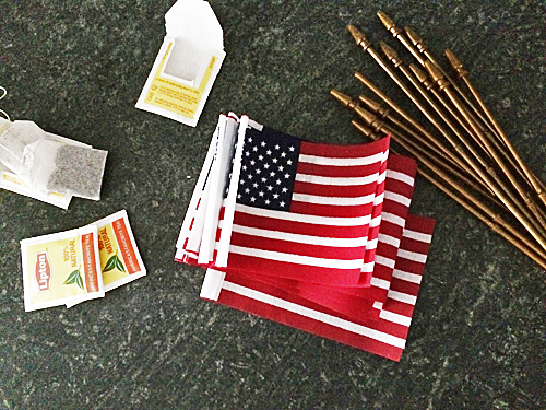 Last Minute DIY American Flag Banner With Burlap