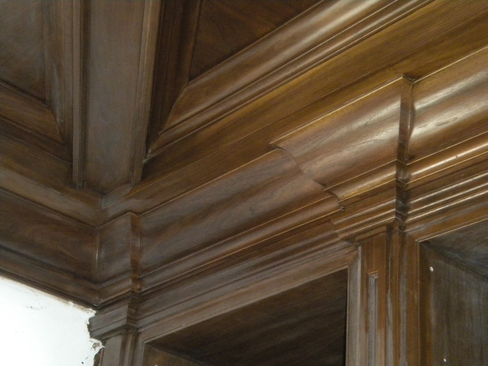 Exclusive Spaces Crown molding installation