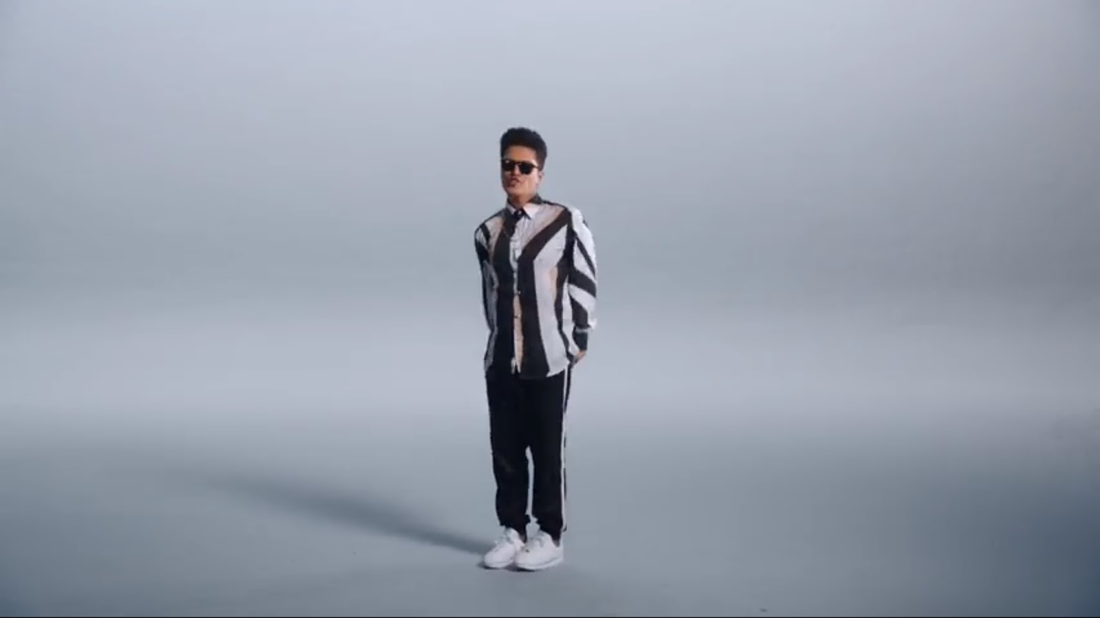 Bruno mars обложки альбомов. Бруно марс that's what i like. That's what i like. Бруно марс that's what i like. Бруно марс одежда в песне that’s what i like.