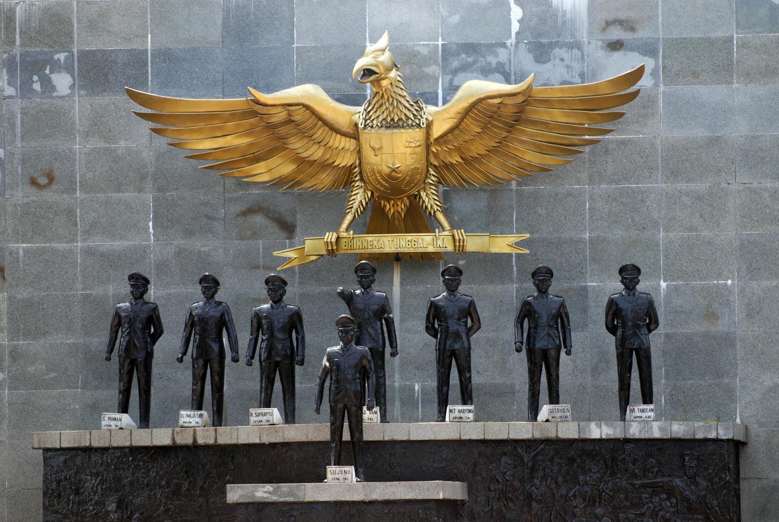Inilah Kembaran Monumen Pahlawan Revolusi - Batikimono