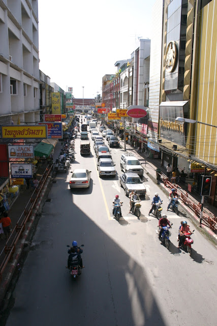 Nakhom Sri Thammarat downtown traffic!
