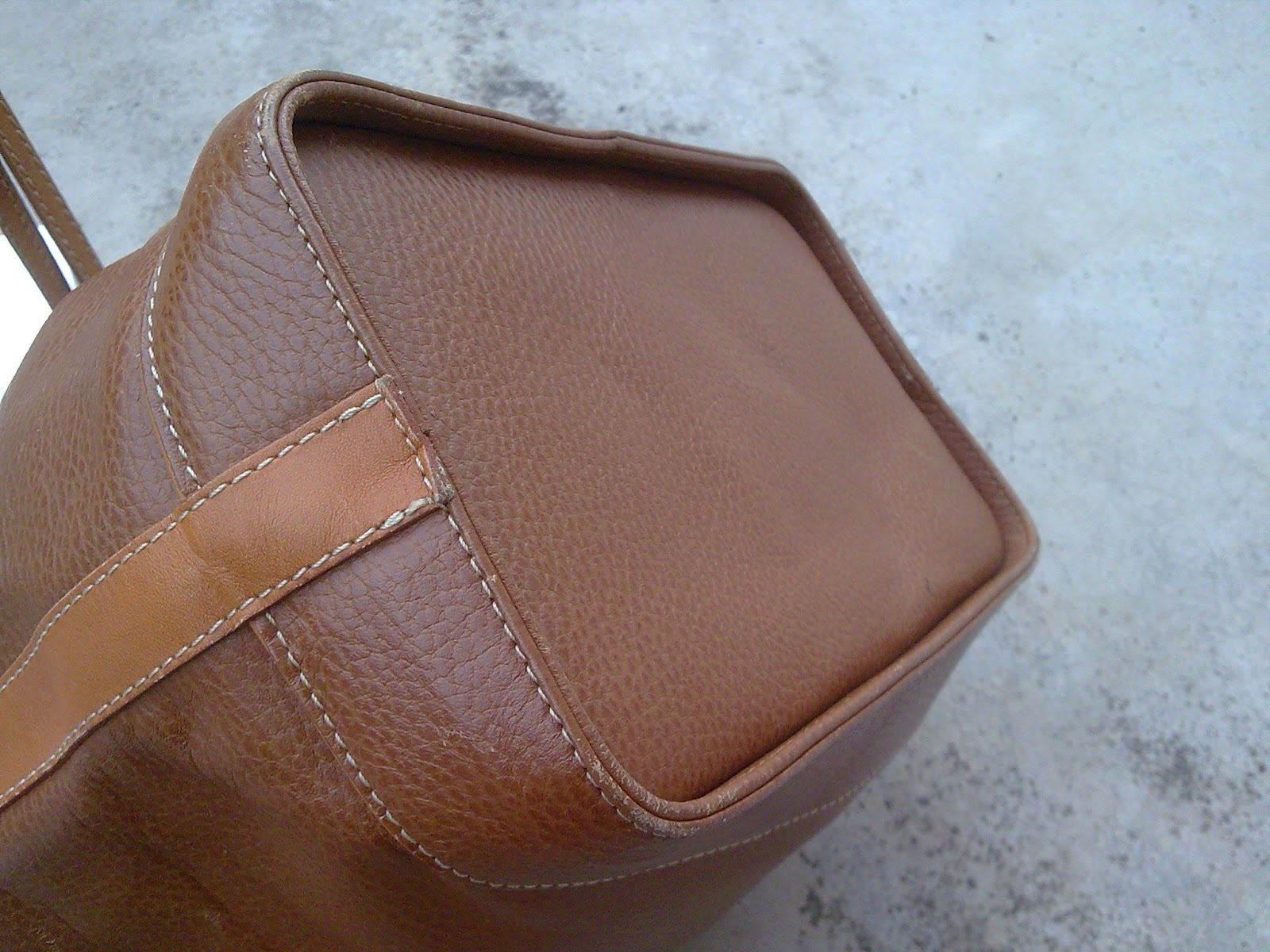 d0rayakEEbaG: Courreges Leather bucket bag(SOLD)