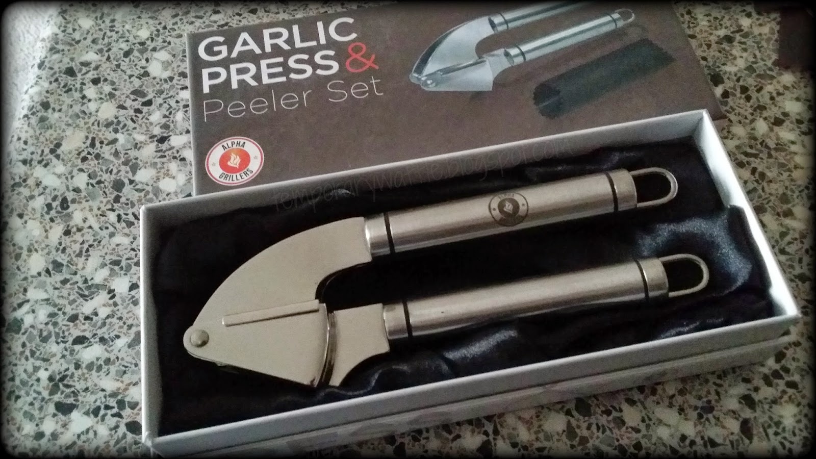 Temporary Waffle Alpha Grillers Garlic Press And Peeler Set