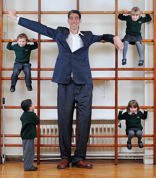 Tallest Man In The World Amazing Facts World Most Amazing Things tallest-man-in-the-world-amazing-facts-world-most-amazing-things