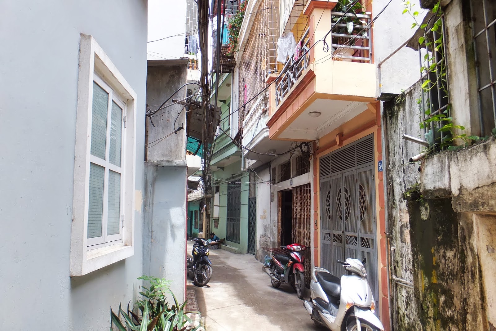 hanoi-back-alley ハノイの路地裏