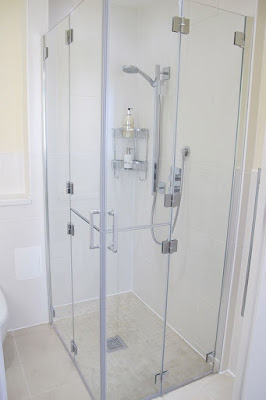 FRAMELESS BI-FOLD NYC FRAMELESS BI-FOLD NYC