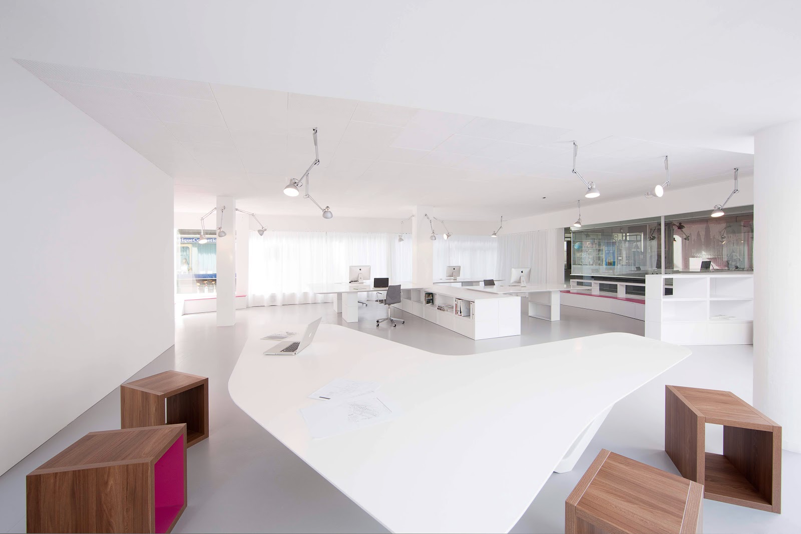 BAROQUINE: Futuristischer Schaltraum