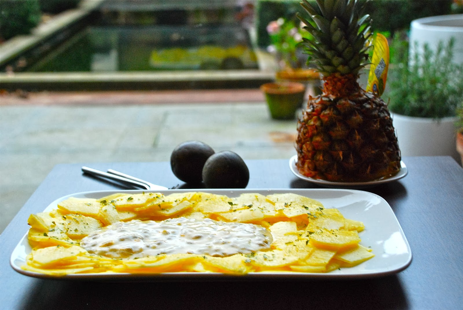 .: carpaccio van ananas met yoghurt en passievrucht