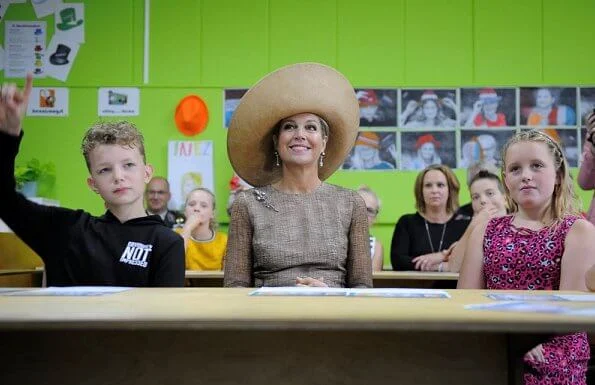 The purpose of the course is to teach children the principles of artificial intelligence. Queen Maxima wore lace dress by Natan
