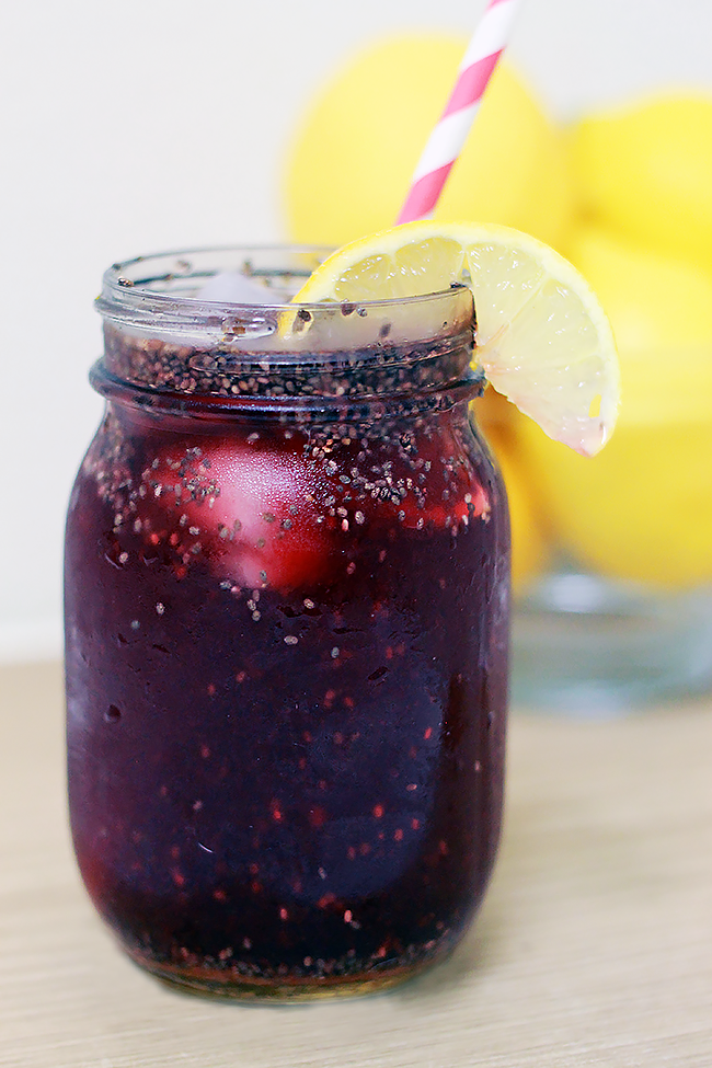 Detox Drink: Spicy Pomegranate Lemonade with Chia