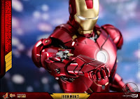 Hot Toys Iron Man 2 Mark IV with Suit-up Gantry Collectible Set