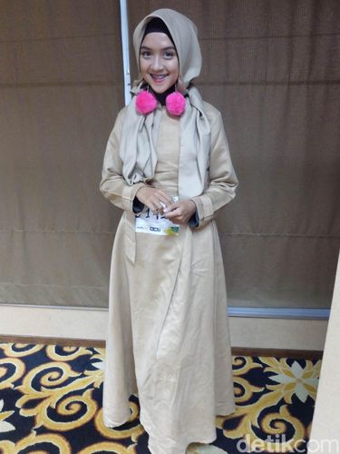 Tren Anting Pom Pom 2016 Dikalangan Hijabers Mau Coba tren anting pom pom 2016 dikalangan hijabers mau coba