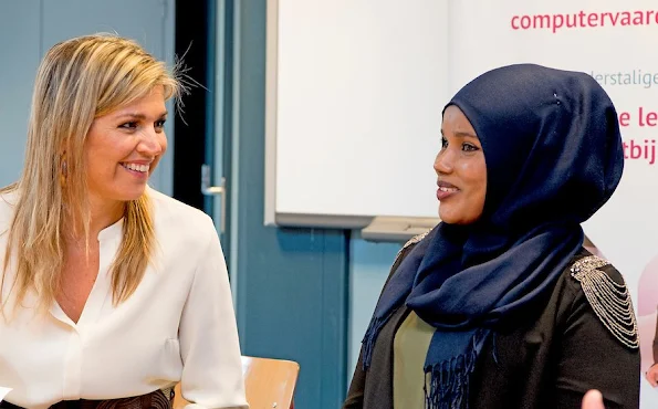 Dutch Queen Maxima visited the Taal aan Zee Foundation. refugees, asylum seekers and foreign women Queen Maxima wore Printed trousers skirts