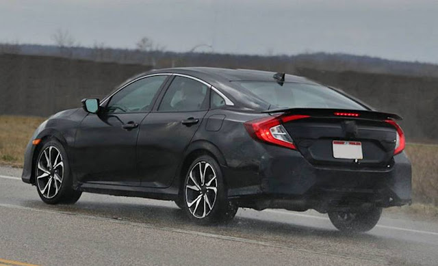 2017 Honda Civic Si Sedan with Four Doors and Medium Spice Level