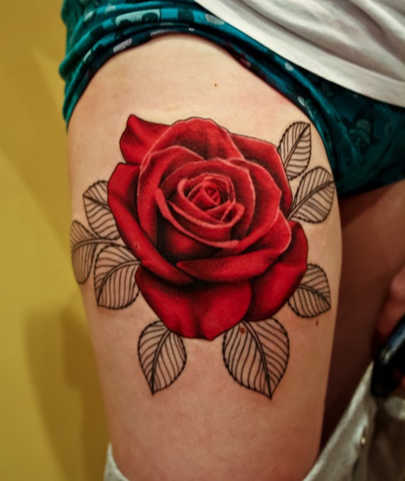 Tattoo De Flores En La Pierna