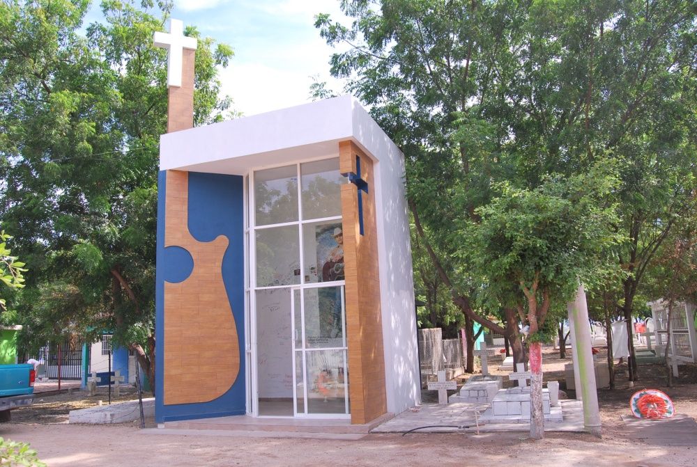 El blog Rojo Así lucen las tumbas de los gruperos famosos en Sinaloa