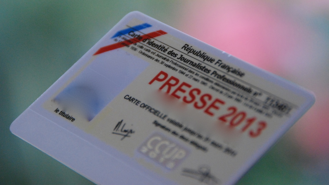 Pin's Carte De Presse Reporter - Tablo Paris - Métal - Occasion