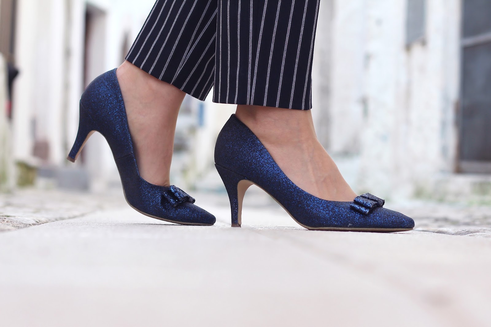 fashion moda blogger pescara italy laurea degree outfit ootd look love trend blue zara stripes red coat choies blue glitter heels shoes bow bijou brigitte earrings