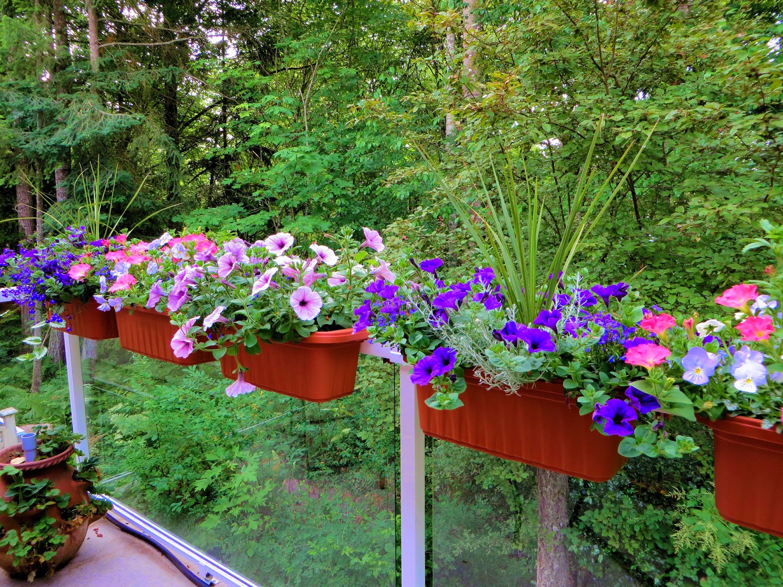 How To Make A Rolling Planter Box I Should Be Mopping The Floor