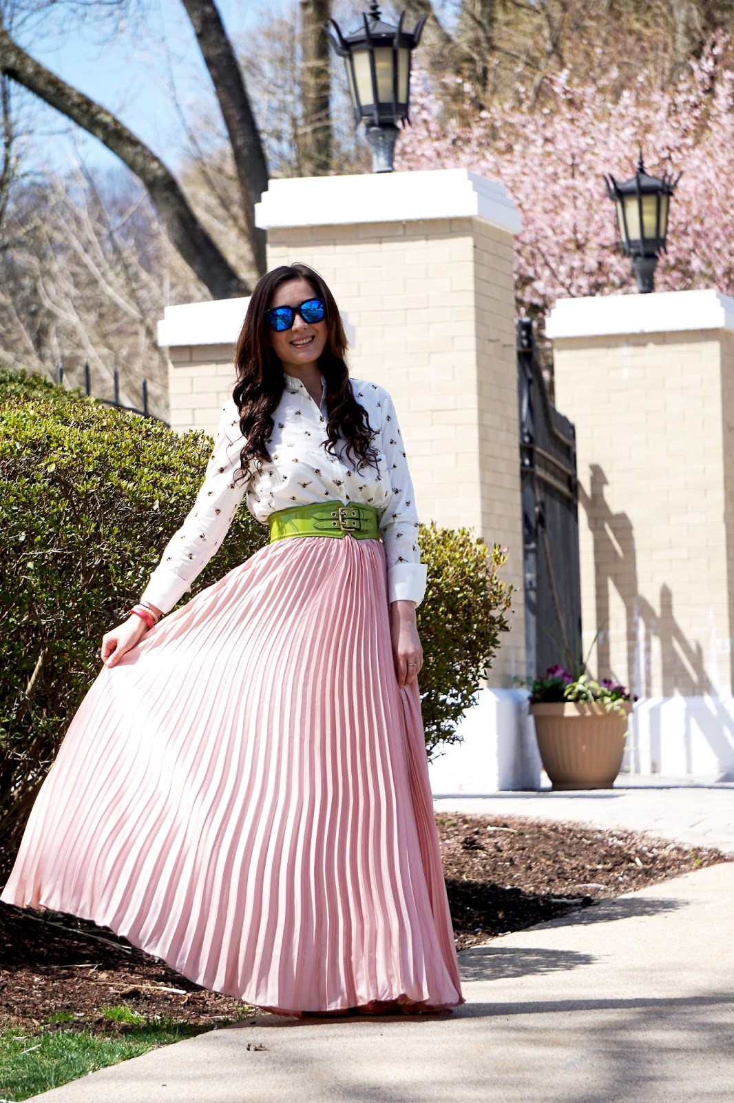 Pink Pleats and Honey Bees and a LINKUP - Jersey Girl, Texan Heart