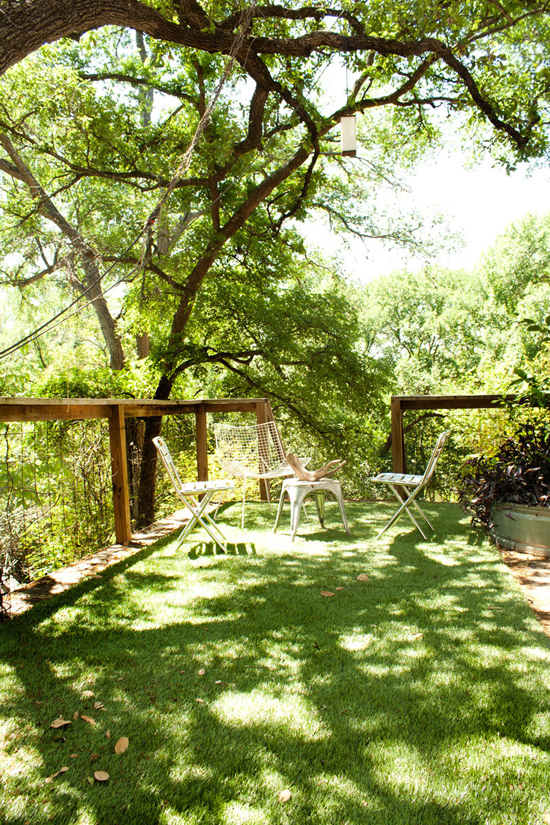 Refreshingly green outdoor spaces © Adrienne Breaux via @apttherapy  #outdoors