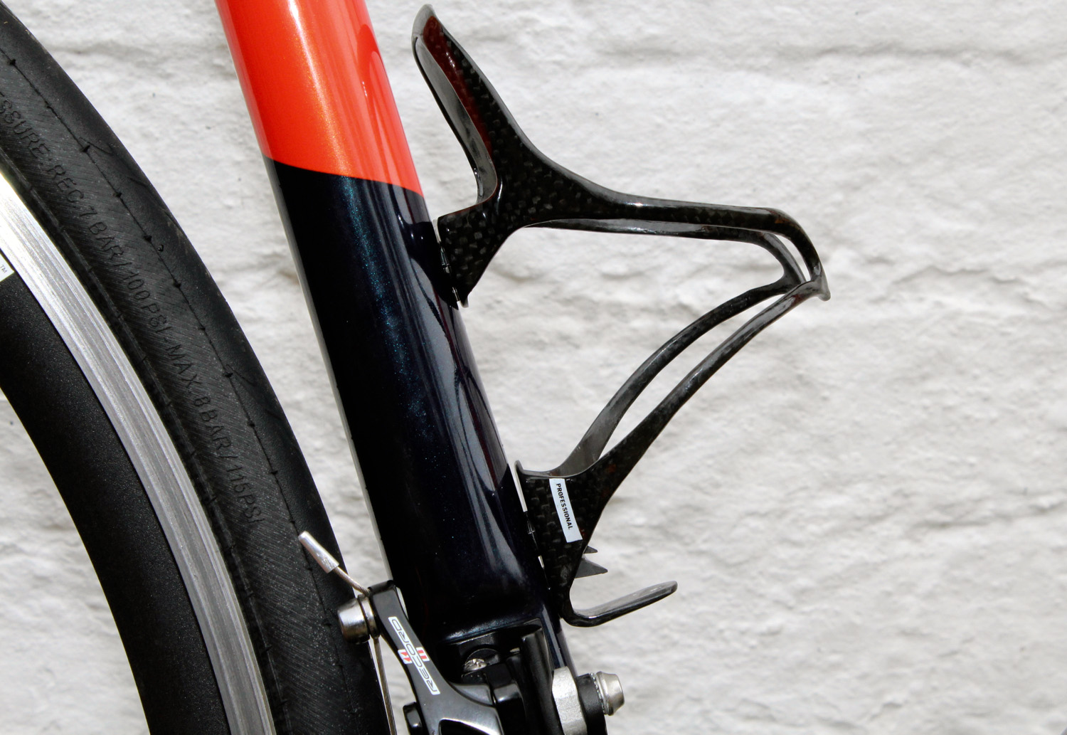 lifeline lightweight carbon water bottle cage