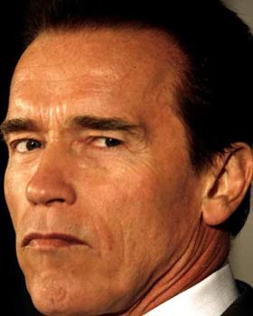 Arnold Schwarzenegger Scrooged 1988 movieloversreviews.filminspector.com