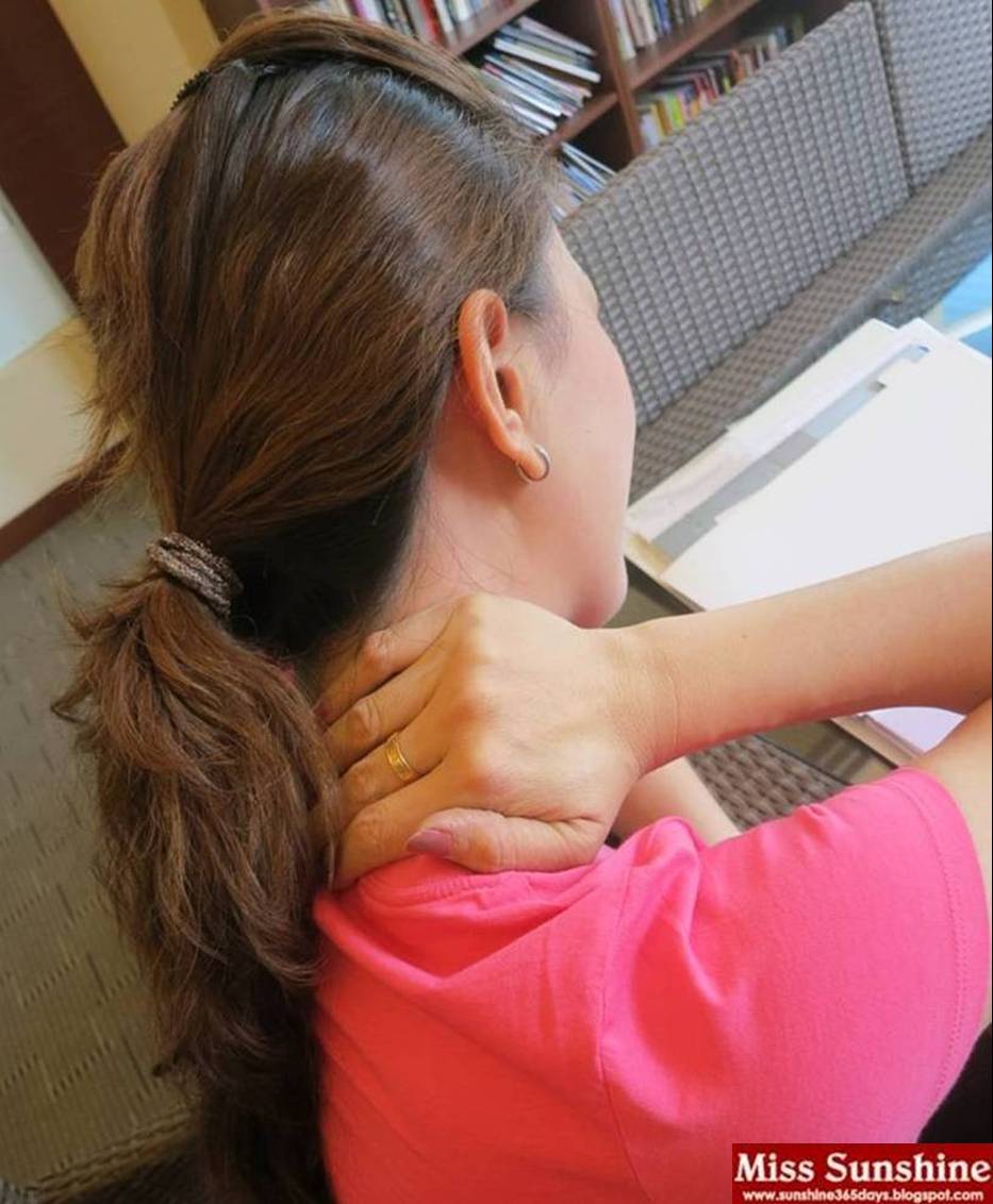 Sunshine Kelly Beauty . Fashion . Lifestyle . Travel . Fitness Tiger Balm Neck & Shoulder Rub