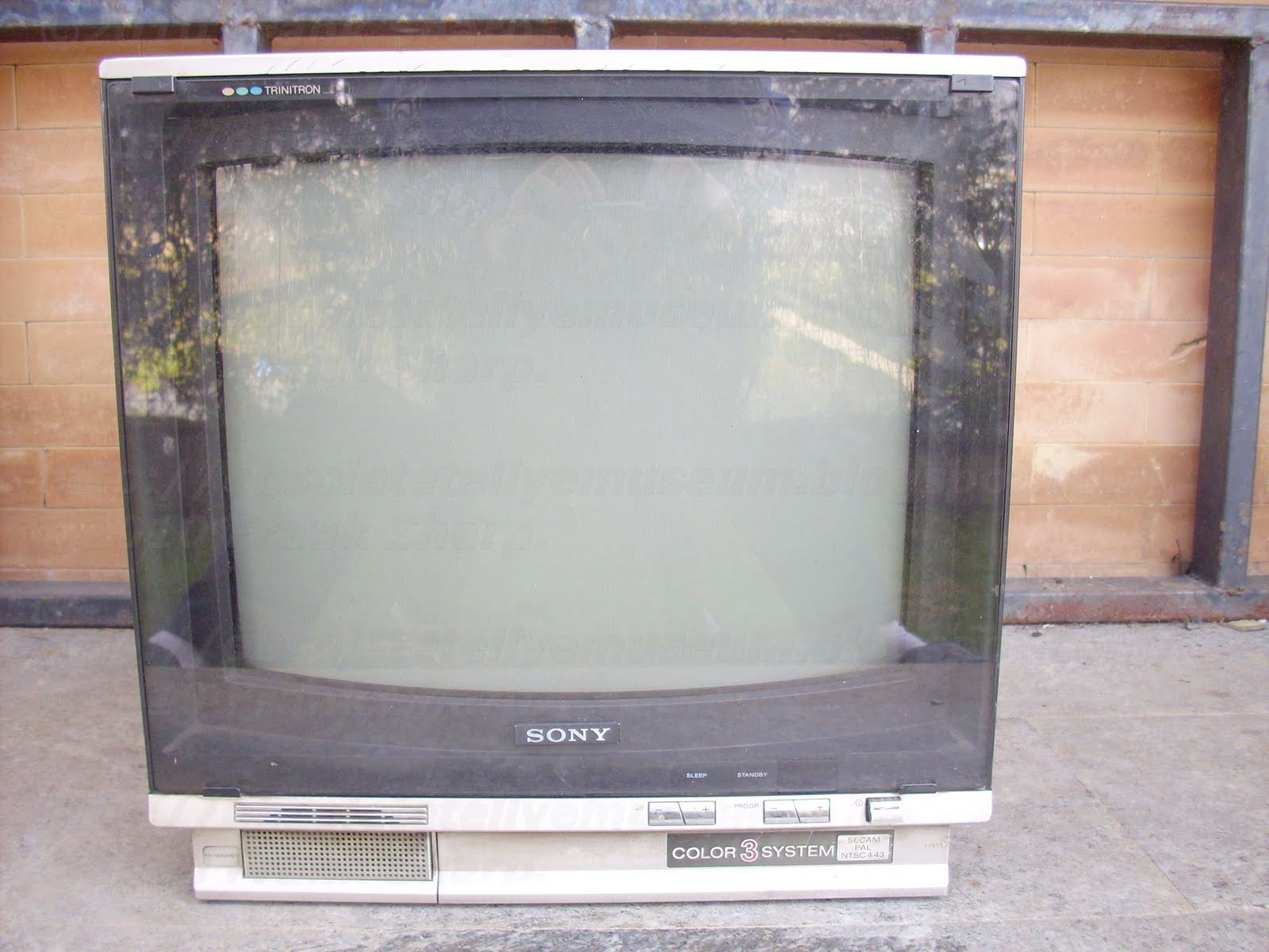 Ремонт телевизора sony trinitron. Sony Trinitron 1980. Trinitron Sony KV 27. Trinitron KV-1310. Телевизор сони тринитрон 72.