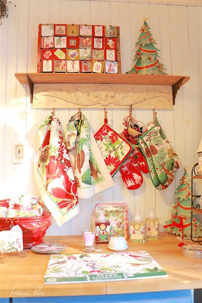 Towels Pot Holders Christmas Oven Mitt Red/Green Kitchen Linens "Noel" 