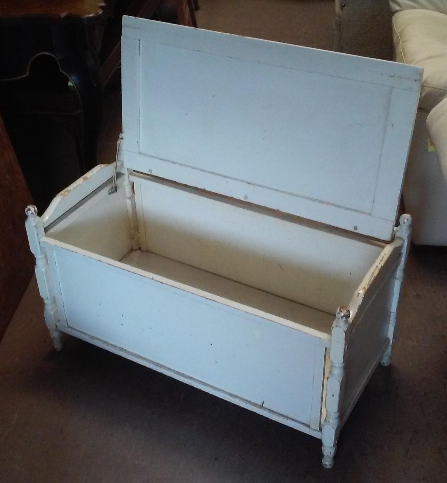 UHURU FURNITURE & COLLECTIBLES SOLD Colonial Style Toy Box 25