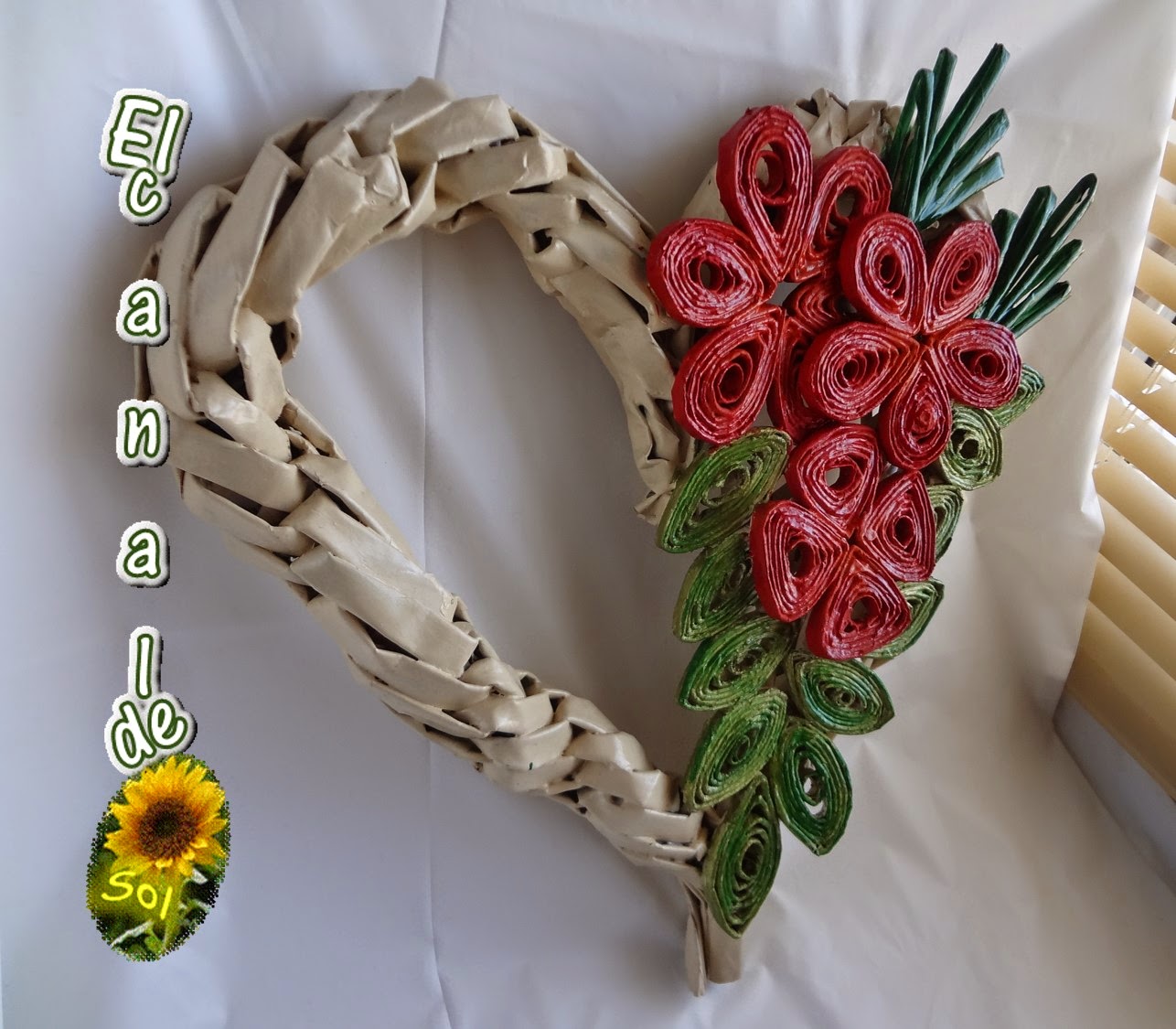 Cómo hacer flores con cartón reciclado CORAZON DE PAPEL con tejido espiga, hecho de papel periódico