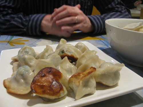 Мам дай пельменей. Пельмени мамам. Бог пельменей. Пельмени мамина кухня. Мамины пельмешки.